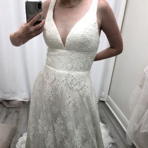 Justin Alexander V Neck Lace Wedding Dress